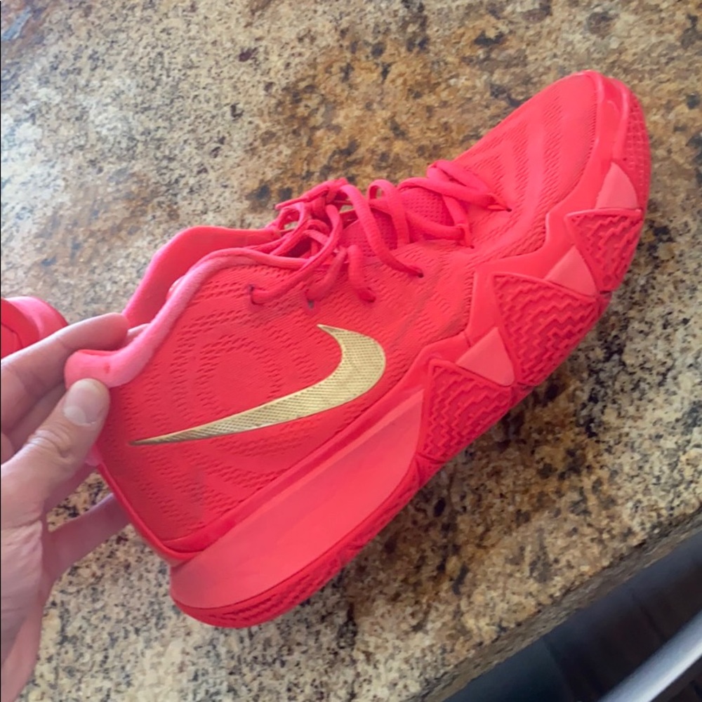 Kyrie 4
